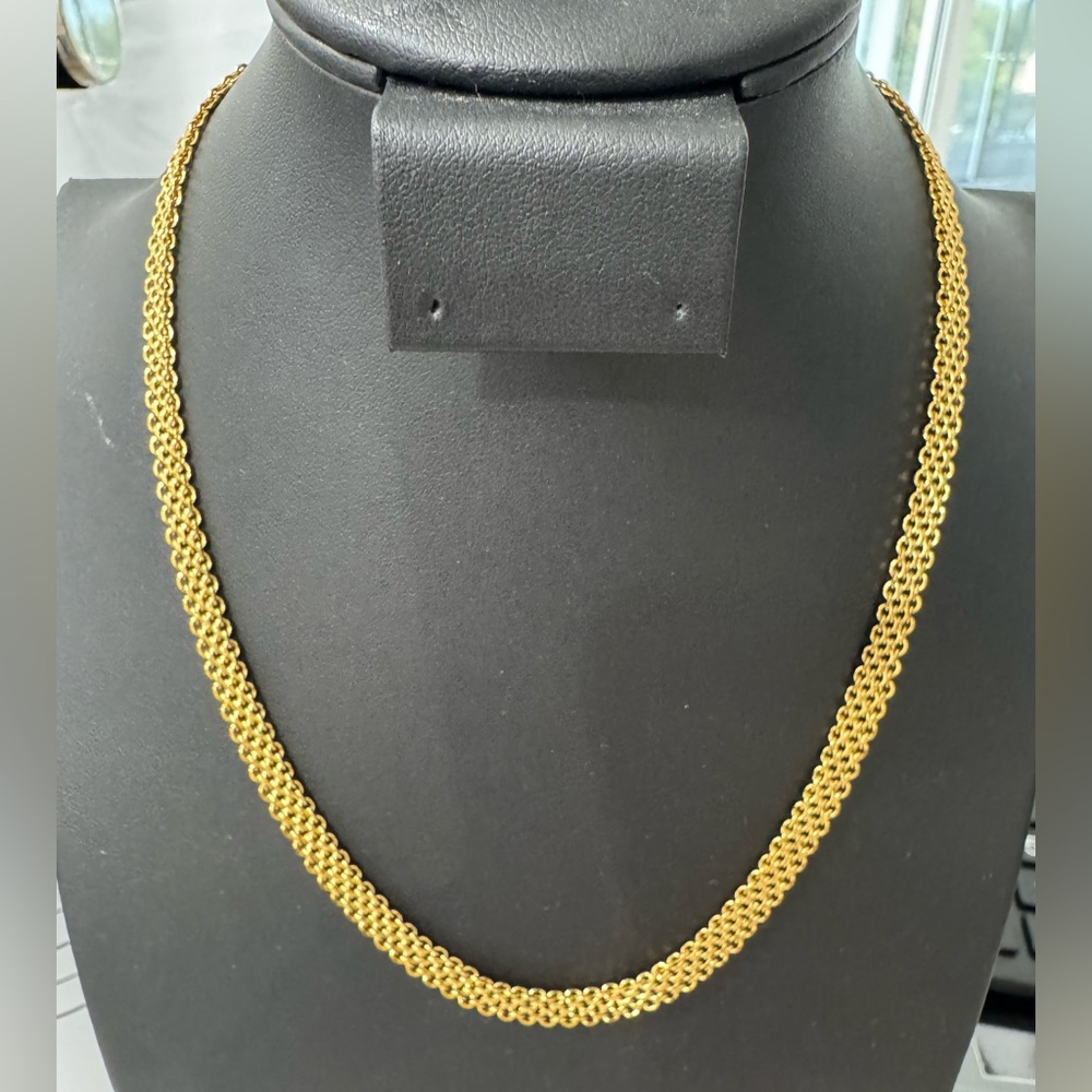 Trendy mesh design necklace